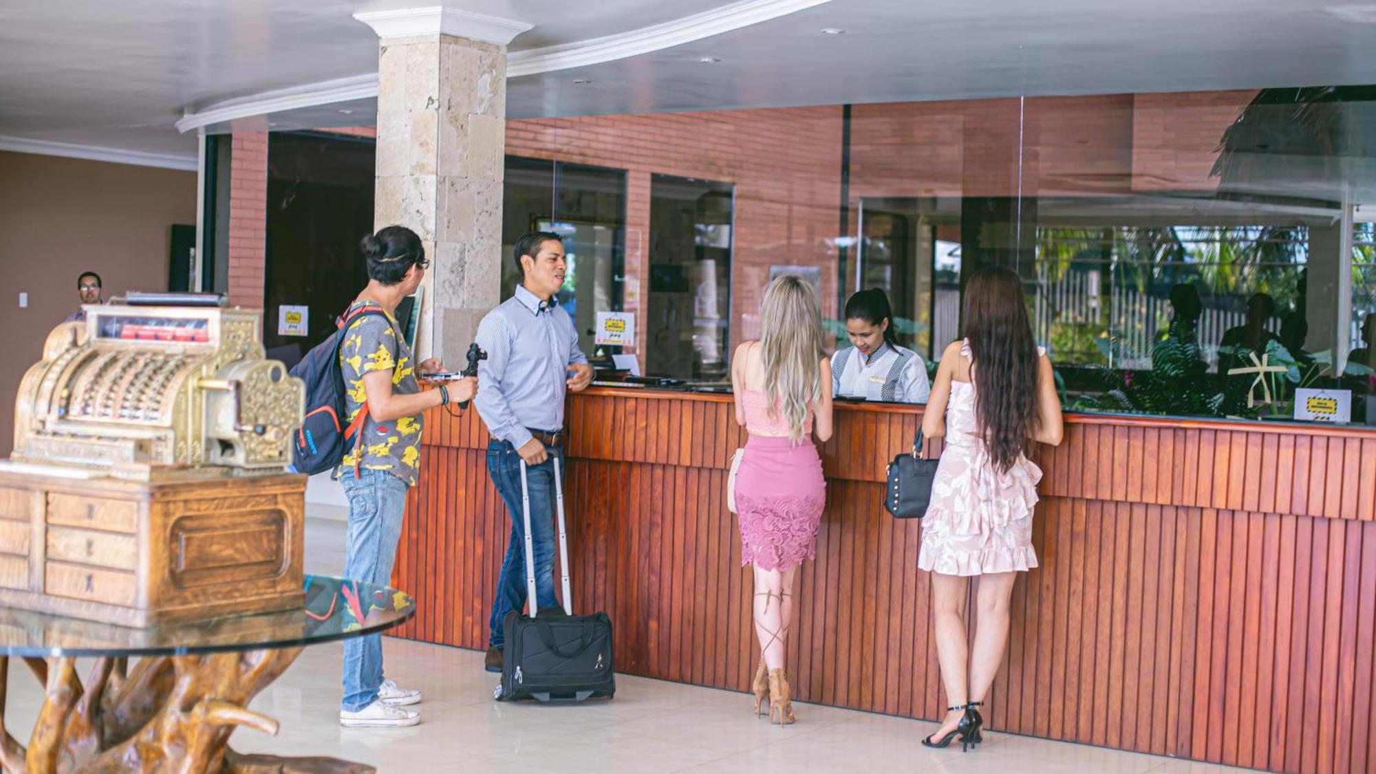 Gran Hotel De Lago - El Coca Puerto Francisco de Orellana Ngoại thất bức ảnh